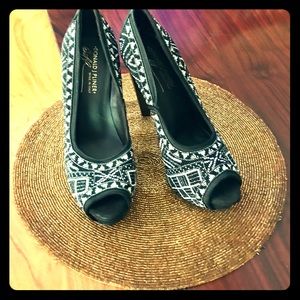 BRAND NEW DONALD PLINER OPEN TOE BEADED PUMPS